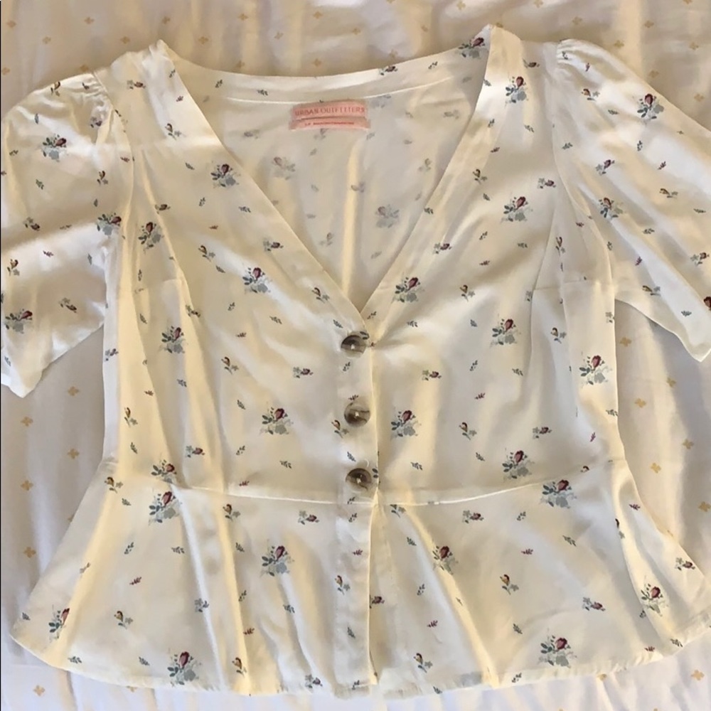 White dainty floral blouse